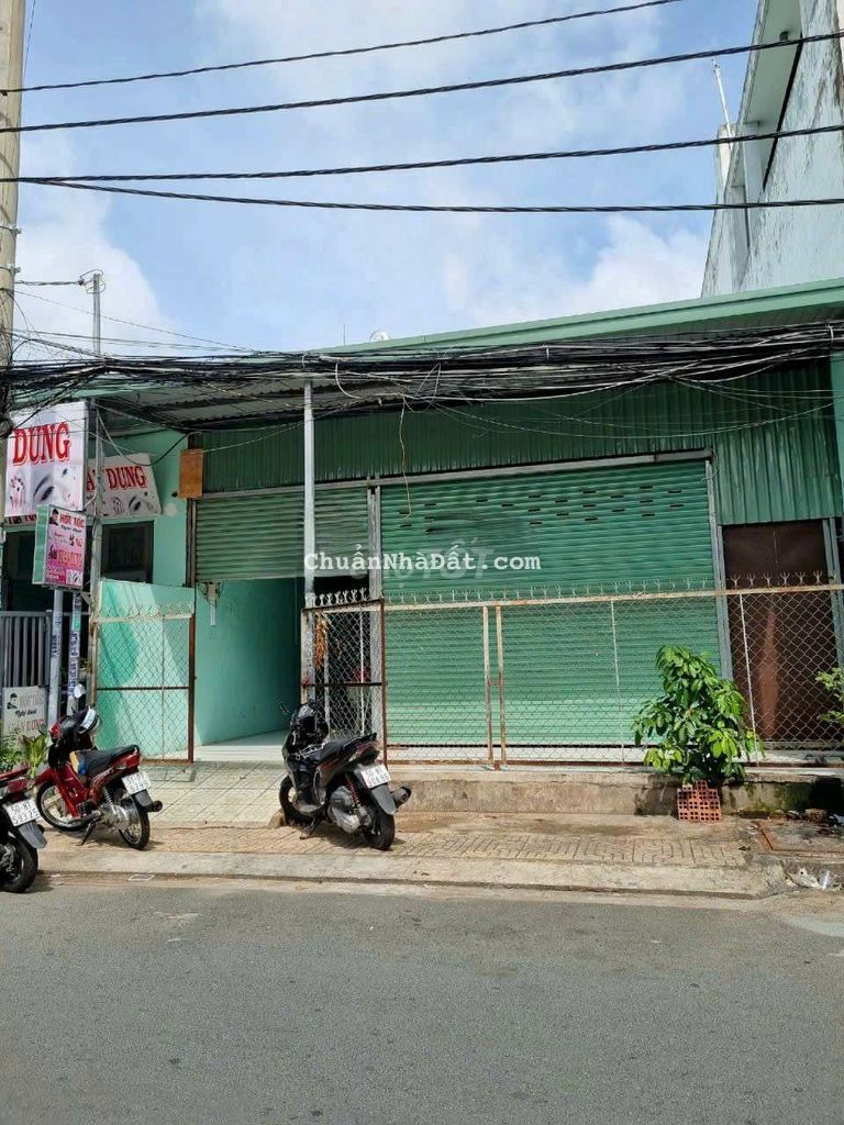 413/ Lê Văn Quới 8x25m......15 triệu. Xe công vào 413/ Lê Văn Quới 8x25m......15 triệu. Xe công vào