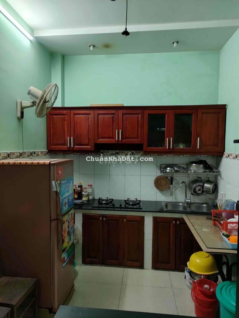 nhà cho thuê rẻ. dt 4-8m2, 2 lầu 3pn. liên khu 5-6, bình tân.