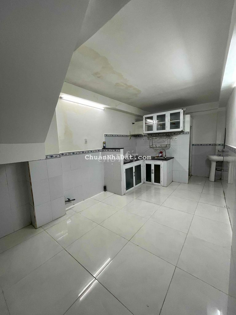 Nhà 2pn2 wc full nội thất cách bến xe miền tây chỉ 200m