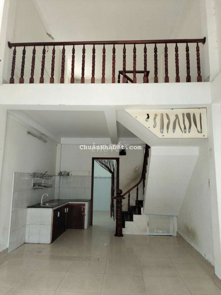 1 phòng 1 gác 2 tollet.giá 4triệu500.gần chợ Bình Thành.Kim Đồng