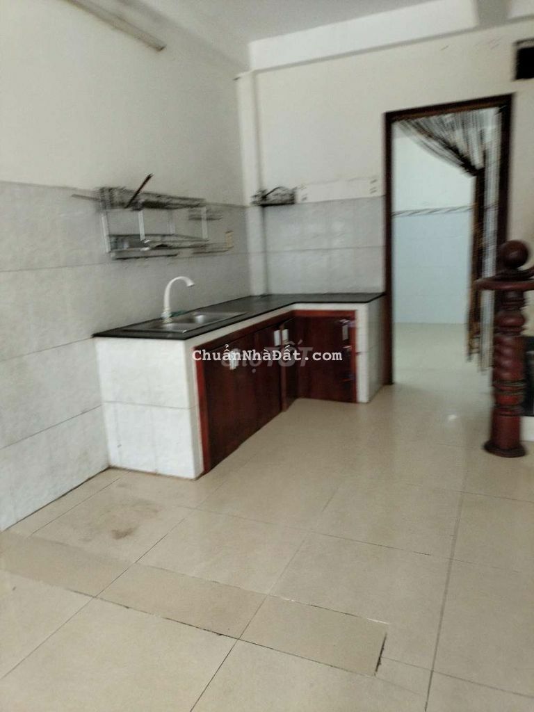 1 phòng 1 gác 2 tollet.giá 4triệu500.gần chợ Bình Thành.Kim Đồng