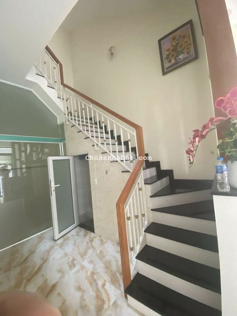 Nhà cho thuê gần chợ trường học khu dân cư