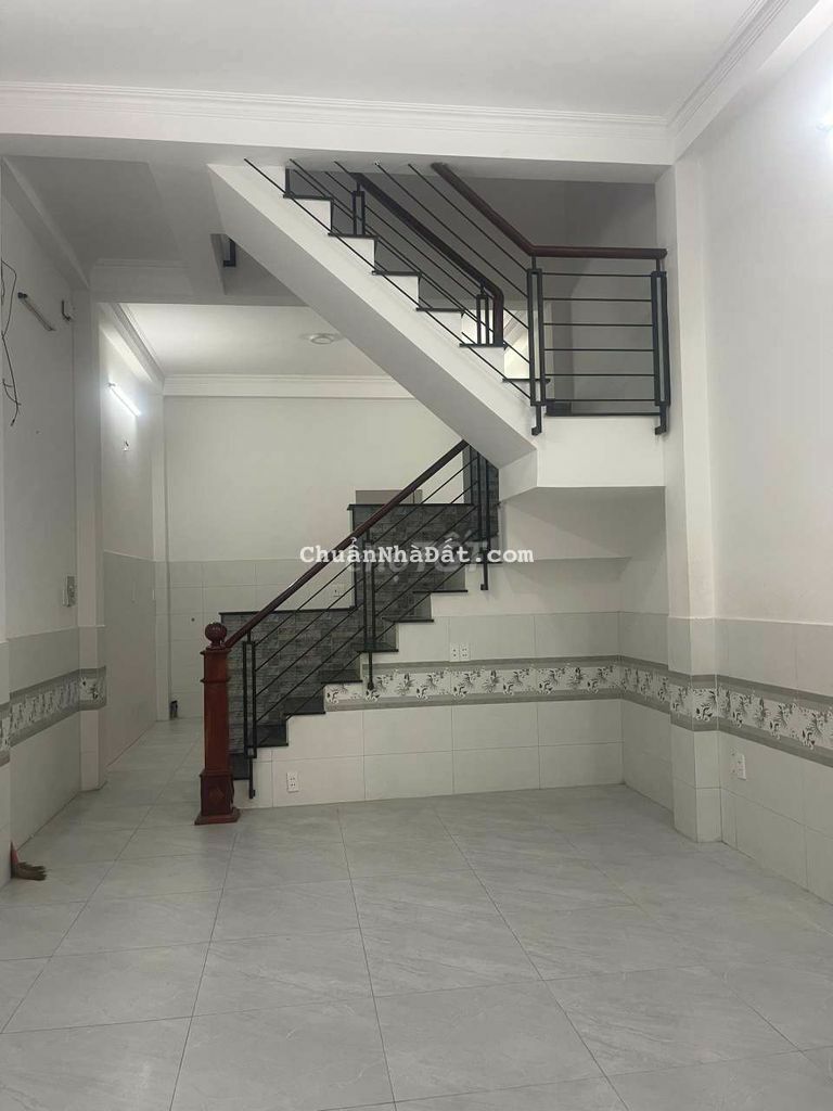 Nhà đẹp 4 x 14 có 2pn 2wc , gần ngã tư bún xã