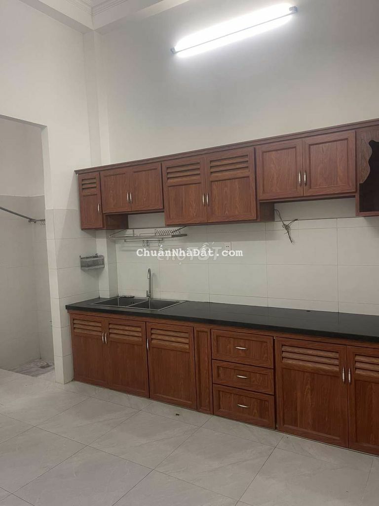 Nhà đẹp 4 x 14 có 2pn 2wc , gần ngã tư bún xã