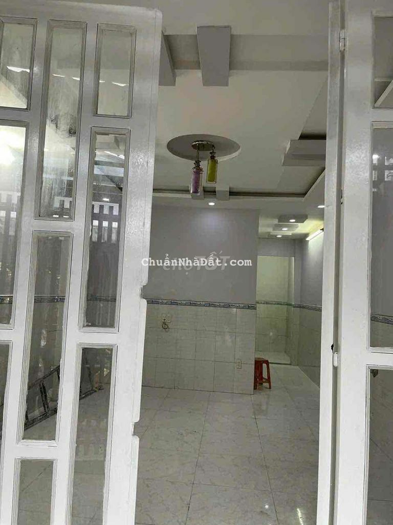 cho thuê nhà 4x14, 1 lầu 4on 2wc giá 8tr