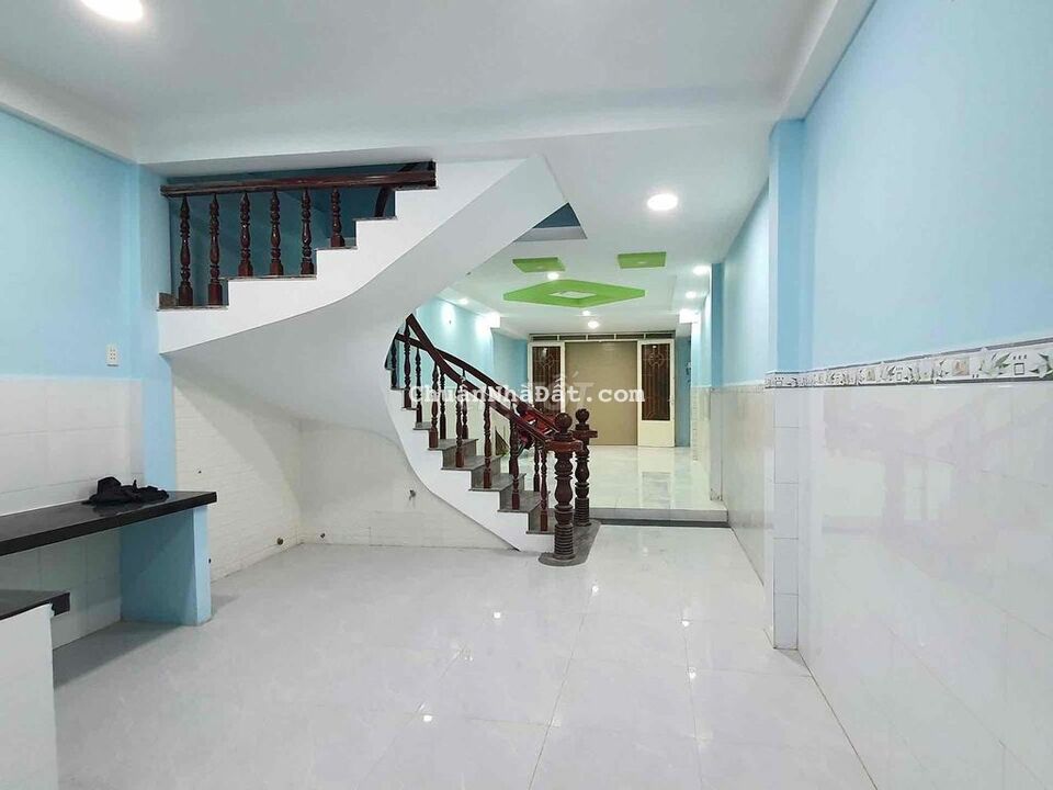 Cho thuê nhà hồ ngọc lãm giá 12 triệu/ tháng . DT : 4,4m*14m