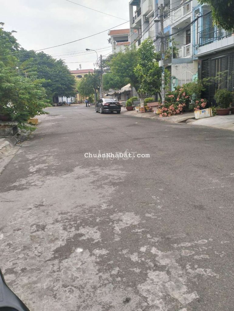 Nhà khu tên lửa gần Aeon 4*20m ba lầu có máy lạnh