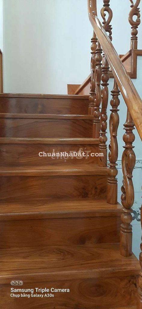 Nhà hướng Tây.4 phòng 7 triệu.có sân đâu xe hơi