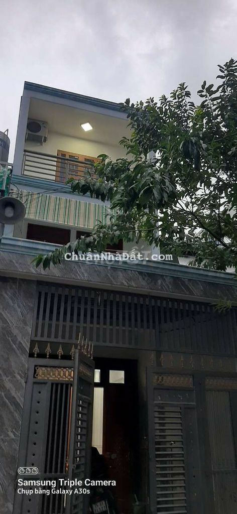 Nhà hướng Tây.4 phòng 7 triệu.có sân đâu xe hơi