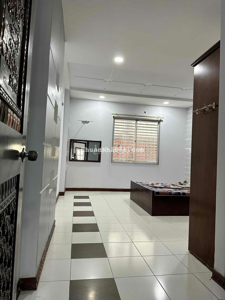 Cho thuê nhà mặt tiền khu tên lửa