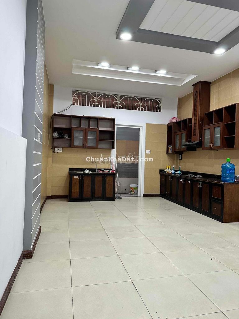 Cho thuê nhà mặt tiền khu tên lửa