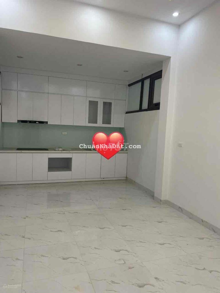 Cho thuê nhà Phạm Văn Đồng Cổ Nhuế có thang máy nhà xây mới. giá 35tr