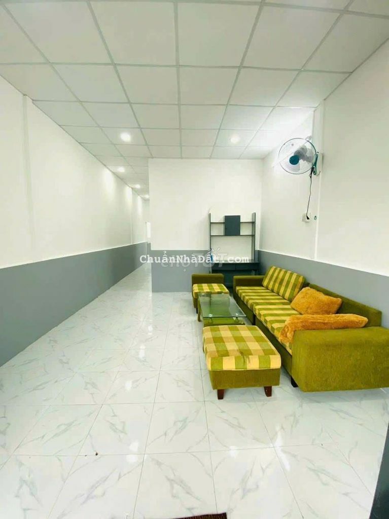 NHÀ MỚI ĐẸP LỘ Ô TÔ, CÓ SÂN RỘNG, THOÁNG MÁT. VỊ TRÍ DỄ TÌM