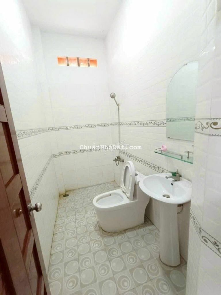 Cho th.uê nhà lầu KDC Long Thịnh (có sẵn 3 máy lạnh và nước nóng NLMT)