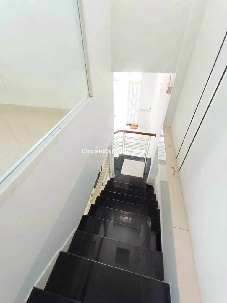 Cho th.uê nhà lầu KDC Long Thịnh (có sẵn 3 máy lạnh và nước nóng NLMT)