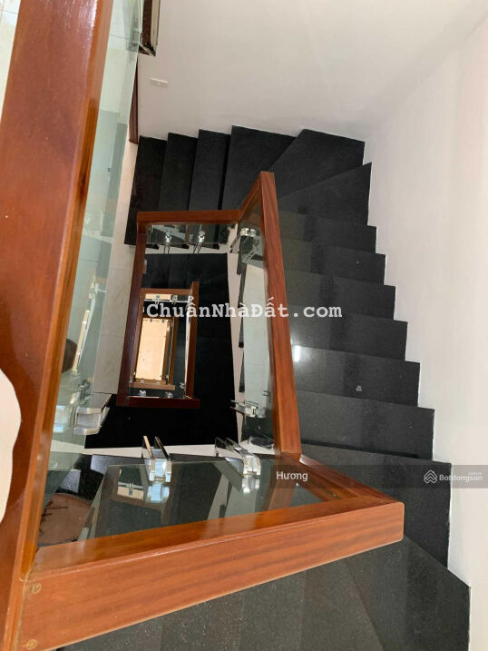 Chính chủ cần cho thuê nhà Nguyễn Ngọc Vũ thông Nguyễn Thị Định, 100m2*5T, giá 30tr/th