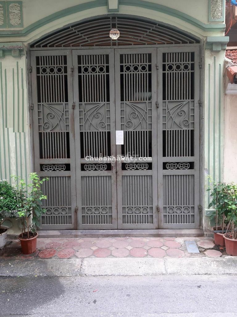 Nhà ngõ 112 Hoàng Quốc Việt / diện tích 35m2 x 5 tầng ngõ ô tô đậu cửa Nhà ngõ 112 Hoàng Quốc Việt / diện tích 35m2 x 5 tầng ngõ ô tô đậu cửa