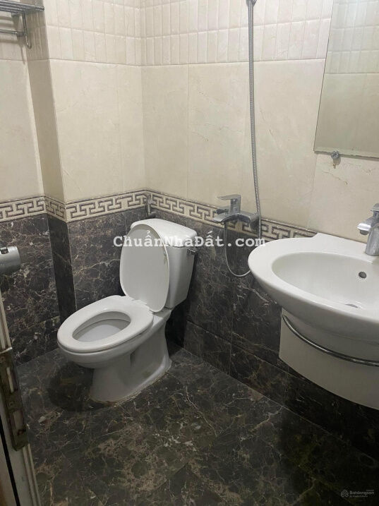 Cho thuê nhà cầu Giay dt 45mx 4 tầng , 4 pn, giá 13 tr/tháng