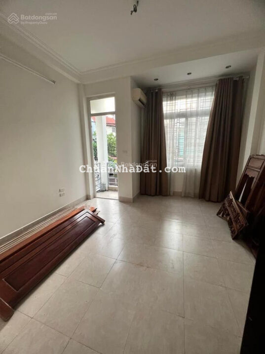 Cho thuê nhà cầu Giay dt 45mx 4 tầng , 4 pn, giá 13 tr/tháng