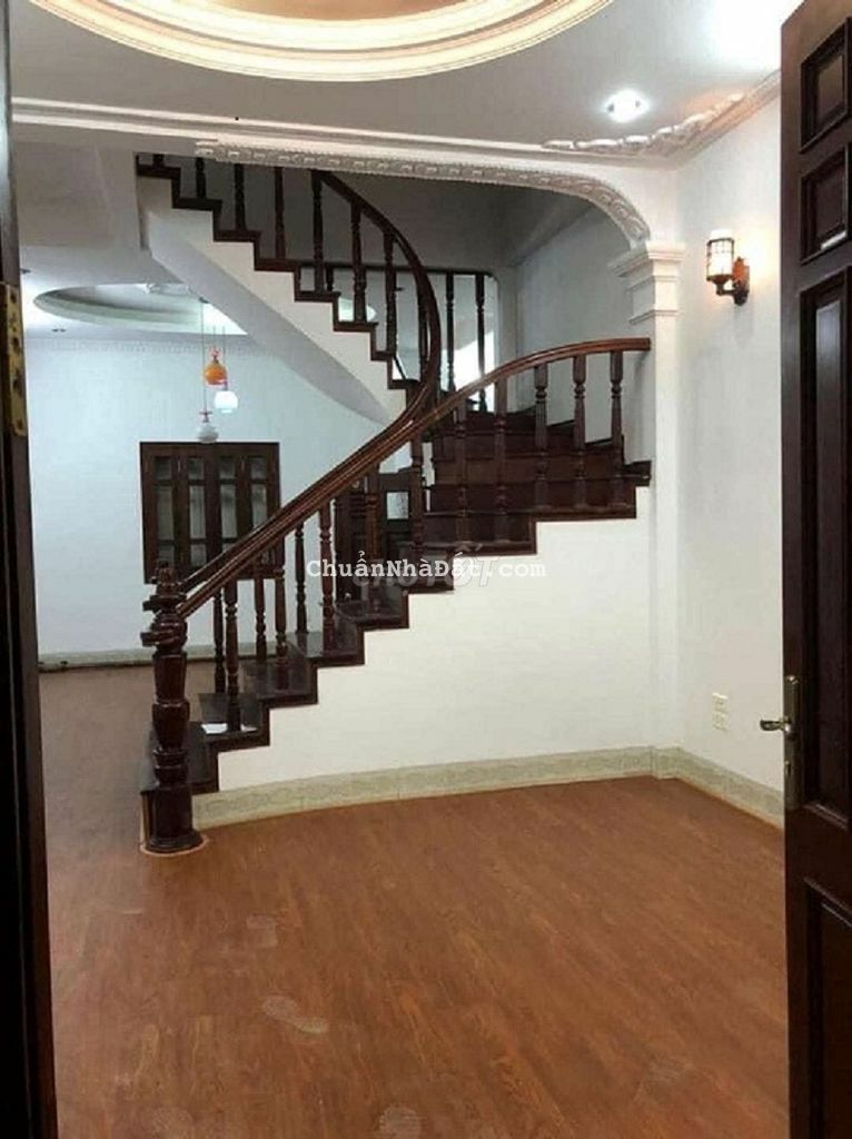 Nhà ngõ 46 phố Trần Quốc Hoàn - Dt 45m2 x 4 tầng