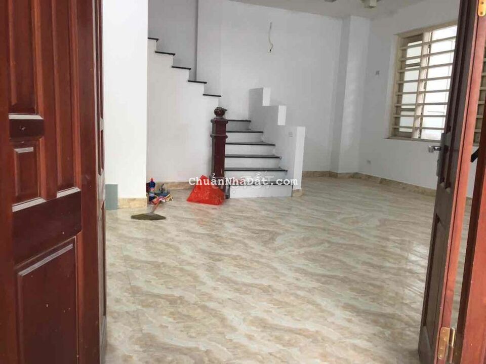 Cho thuê nhà LK khu Trần Kim Xuyến. 4 tầng 1 hầm làm vpcty giá 28tr.