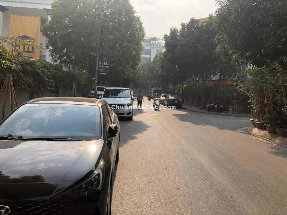 Cho thuê nhà LK khu Trần Kim Xuyến. 4 tầng 1 hầm làm vpcty giá 28tr.