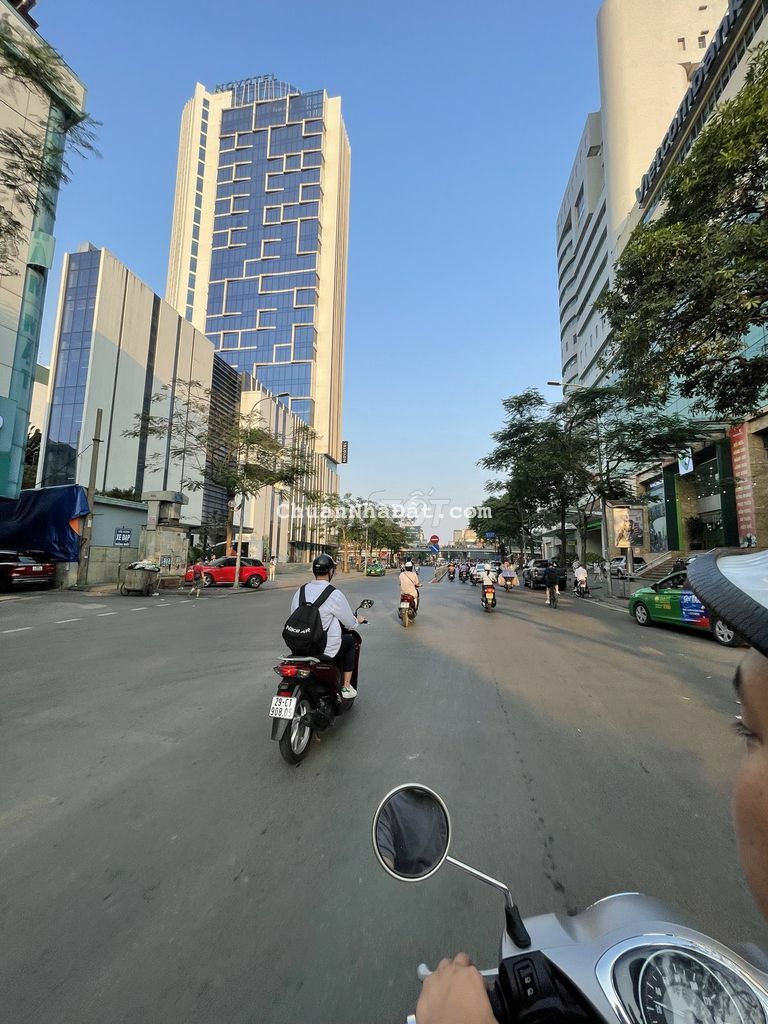 Cần cho thuê tòa nhà 50m2*5T* Gía thuê 60tr/1 tháng