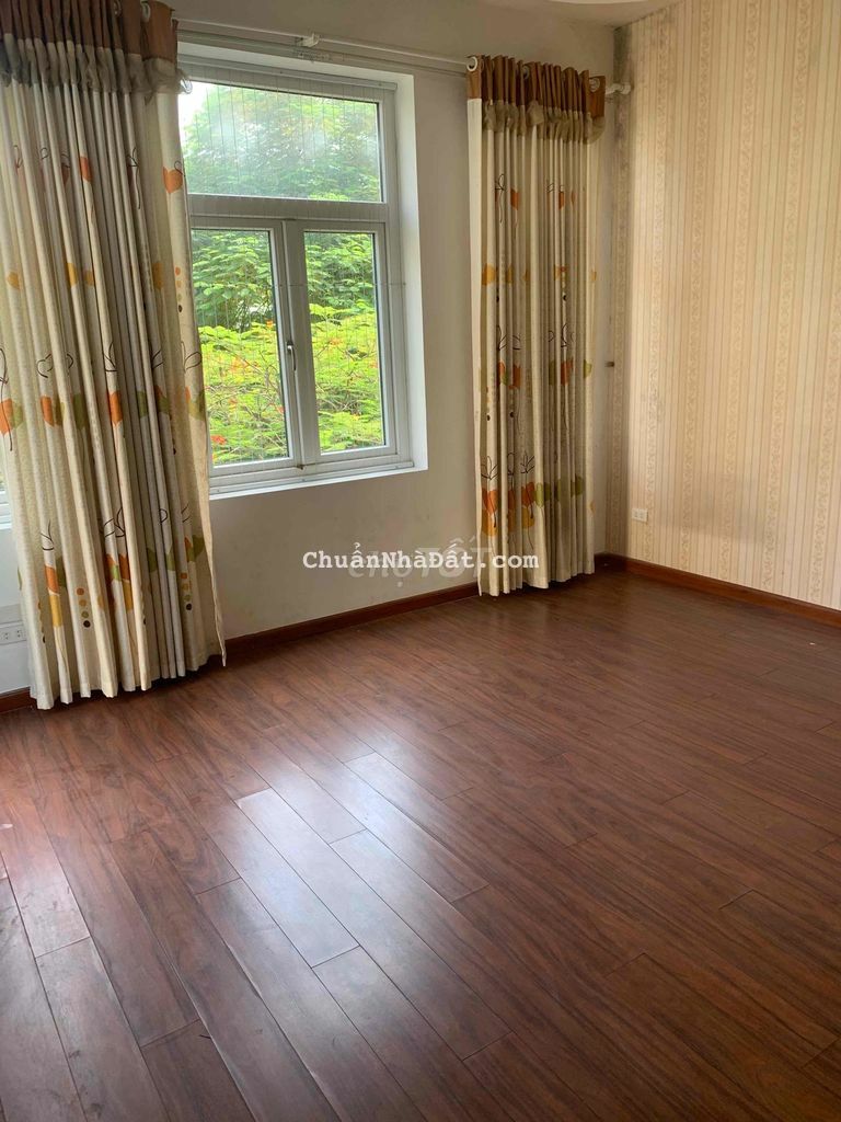 Cho thuê nhà Duy Tân 55mx4T 18tr oto đỗ cửa full điều hoà Cho thuê nhà Duy Tân 55mx4T 18tr oto đỗ cửa full điều hoà