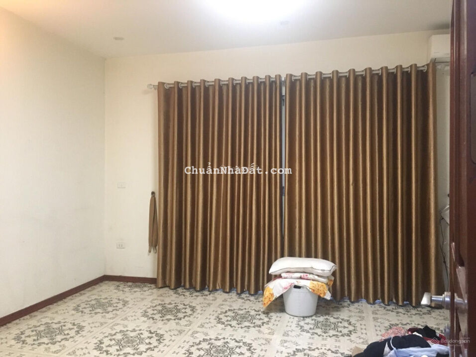 Cho thuê nhà Trung Kính - diện tích 70m2, mặt tiền 6m x 5 tầng, ô tô đỗ cửa, đồ cơ bản - giá 38 tr