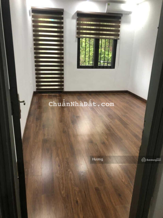 Tôi cho thuê nhà Võ Chí Công, Hoàng Quốc Việt, nhà có sân rộng thoáng, DT 190m2 * 3T, giá 14tr/th