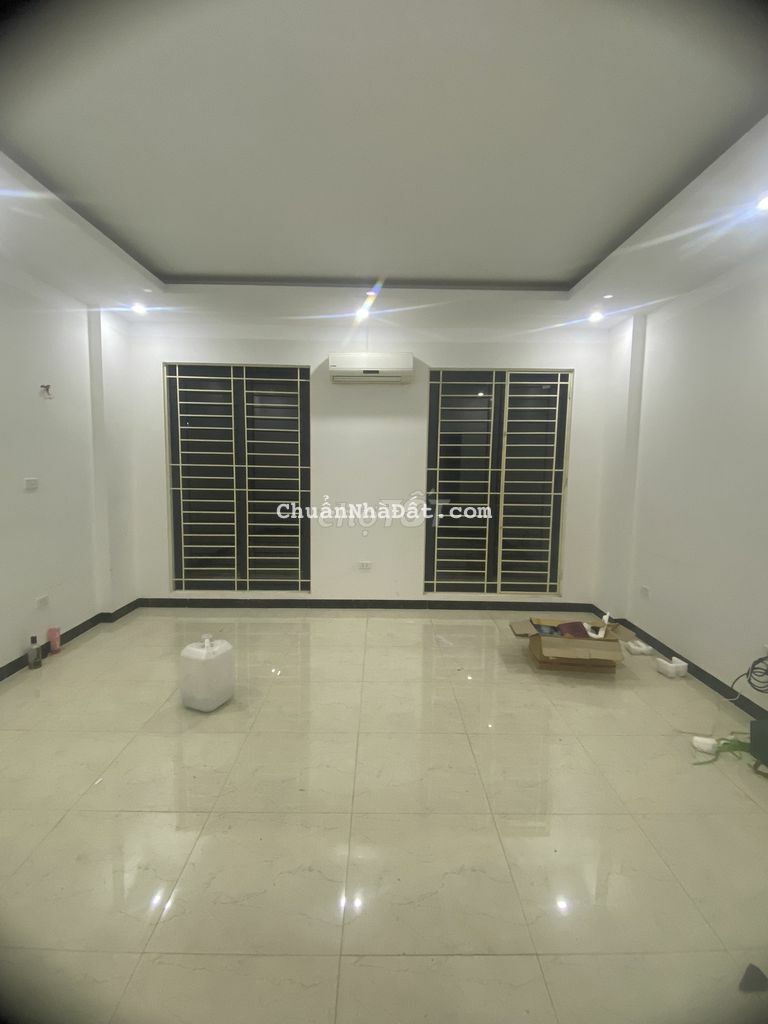 Cho thuê nhà phân lô ngõ 88 Trung Kính, DT 80m2 x 5T, lô góc, 34tr/th