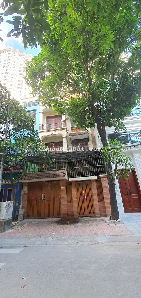 Cho thuê nhà liền kề Dịch Vọng, dt 99 m2 x 5 tầng, giá thuê 40 tr/th