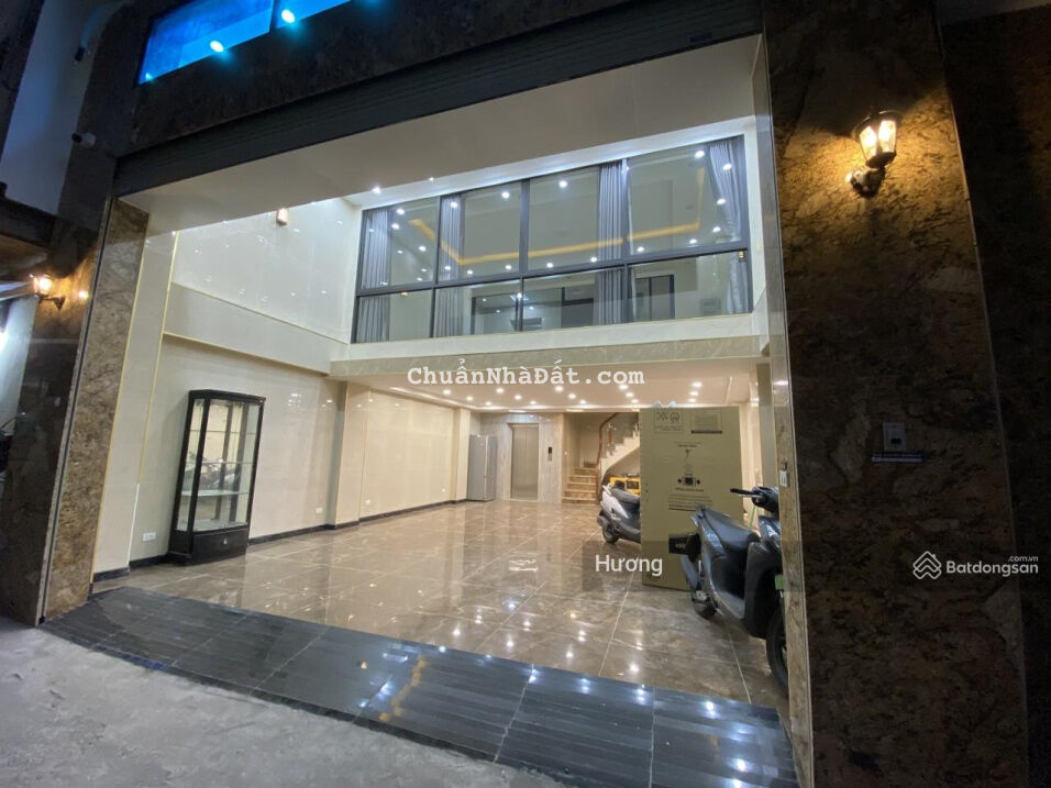 Cho thuê nhà Trung Kính to FULL thang máy, thông sàn, sàn gỗ, ốp kính hiện đại, DT 96m*7, giá 55tr