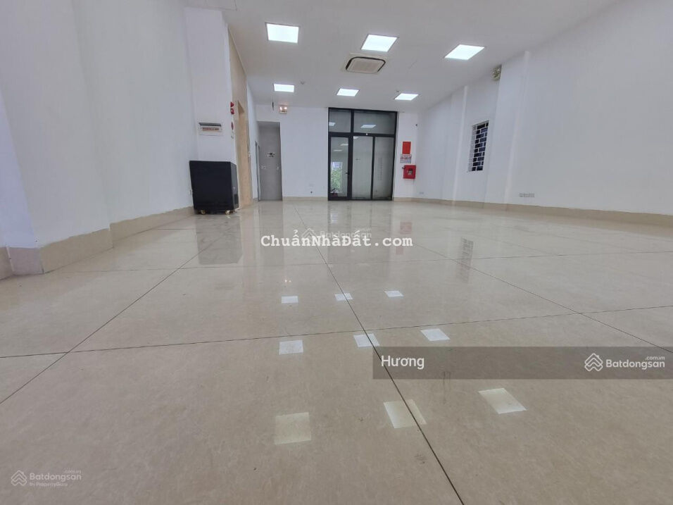 Cho thuê nhà Trung Kính to FULL thang máy, thông sàn, sàn gỗ, ốp kính hiện đại, DT 96m*7, giá 55tr