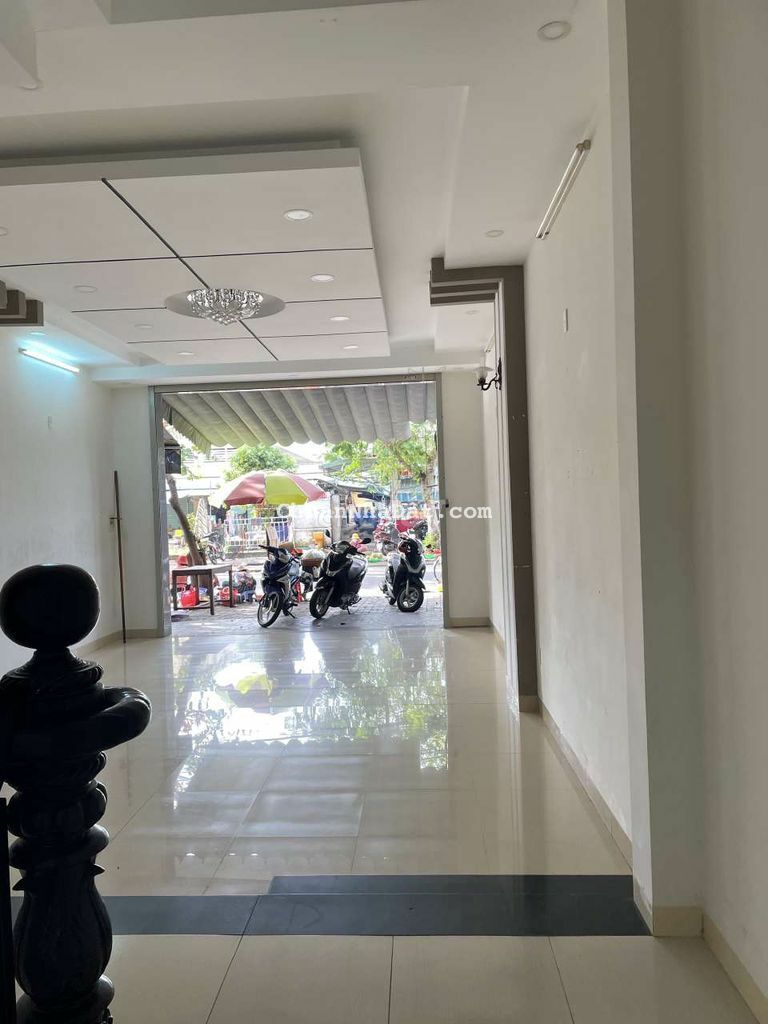 Cho thuê nhà 3 tầng chợ hòa xuân ,cẩm lệ