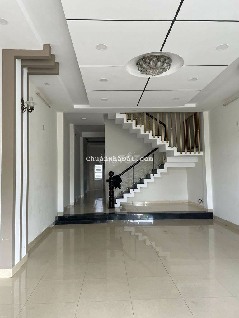 Cho thuê nhà 3 tầng chợ hòa xuân ,cẩm lệ