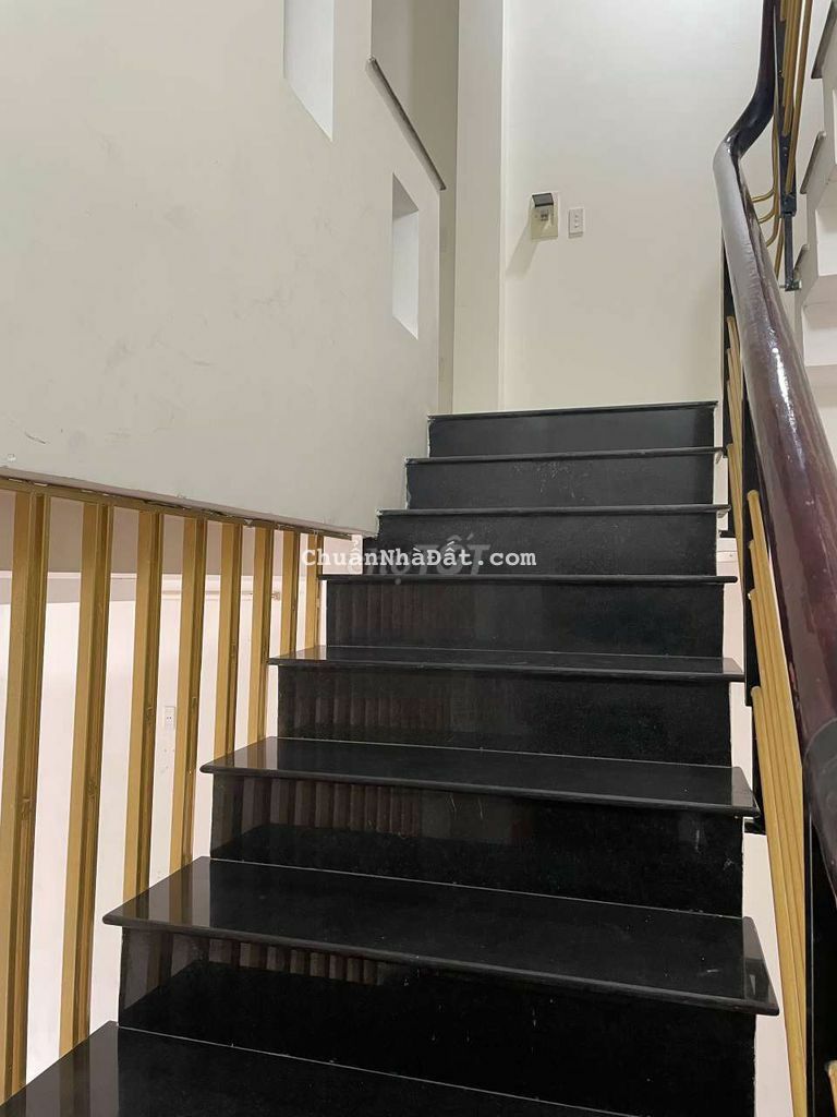 Cho thuê nhà 3 tầng chợ hòa xuân ,cẩm lệ