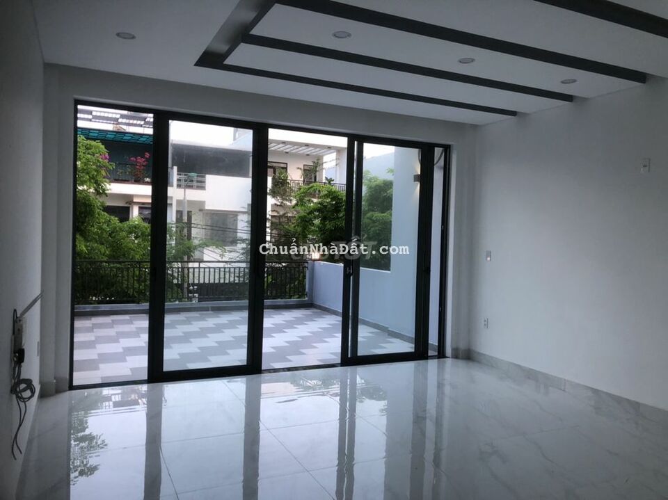 Cho thuê Nhà 4 tầng làm văn phòng, mới xây đẹp, mặt tiền Thanh Lương