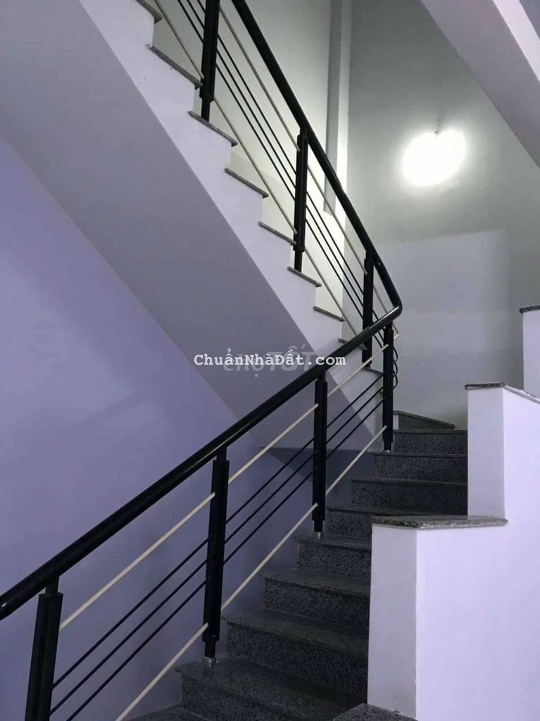 NHÀ 2 TẦNG SAU LƯNG CHÚ ẾCH CON