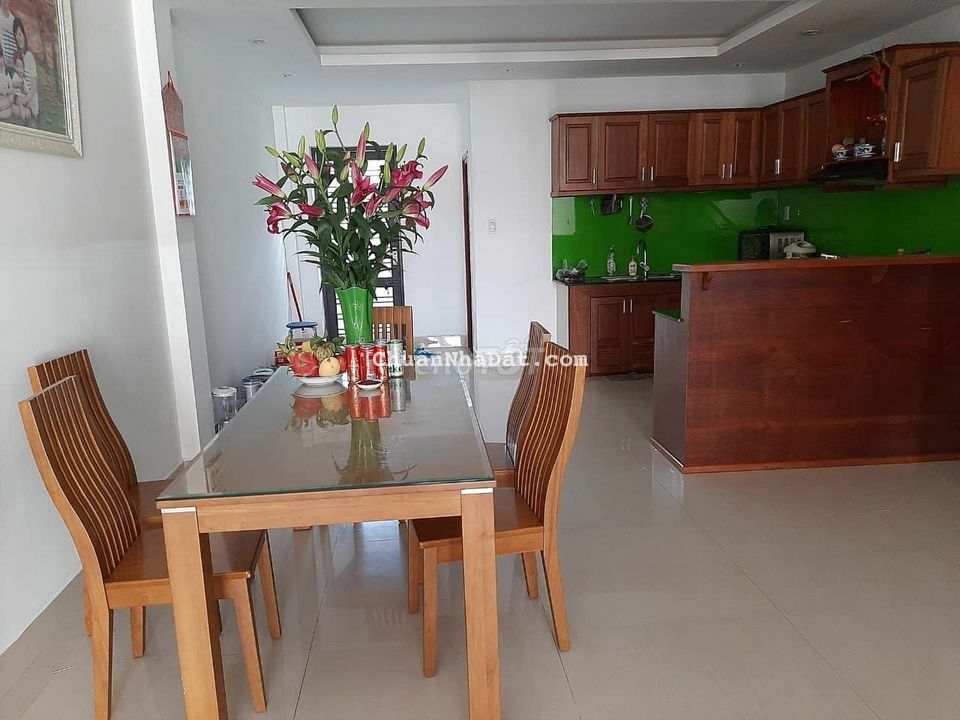 Nhà 3 tầng mặt tiền đường 10m5 Khuê Trung - 4PN4WC