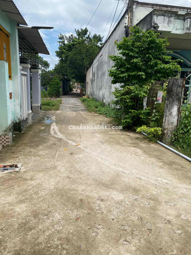 Nhà thuê mái thái 3PN đường nguyễn kim cương,ấp6