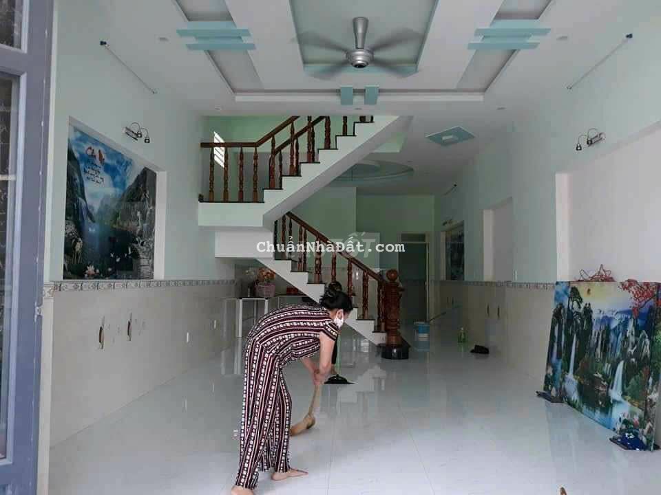 Cho thuê nhà lầu dt 100m gần TTHC Dĩ An