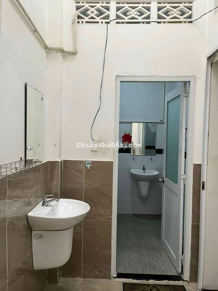 Cho thuê nhà gần cấp 123 DĨ An.