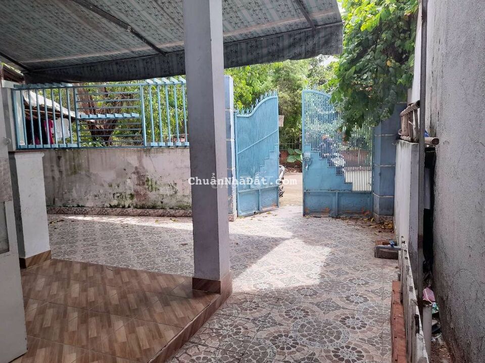 Cho thuê nhà dt150m2 .Gần Ngã tư Bình Thung.