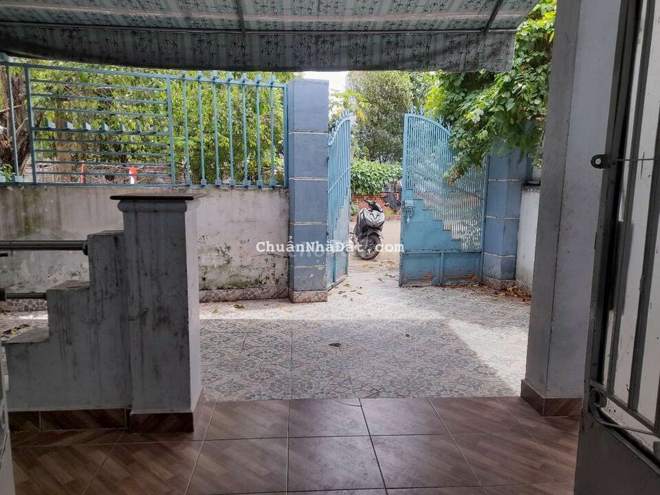 Cho thuê nhà dt150m2 .Gần Ngã tư Bình Thung.