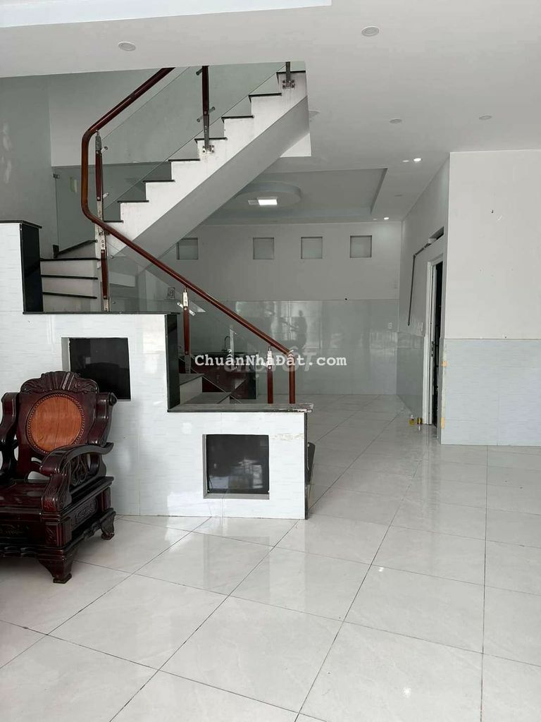 Nhà Lầu MT Hoàng Hoa Thám, Đông Hòa Sát Siêu Thị BigC Go