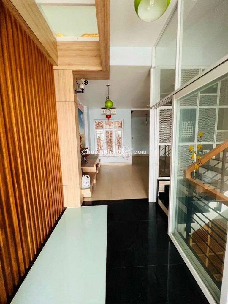 Cho Thuê Nhà Mặt Tiền Đường 4 Lầu có hầm để xe . P16 . Gò Vấp