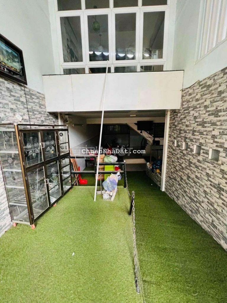 Cho Thuê Nhà Mặt Tiền Đường 4 Lầu có hầm để xe . P16 . Gò Vấp