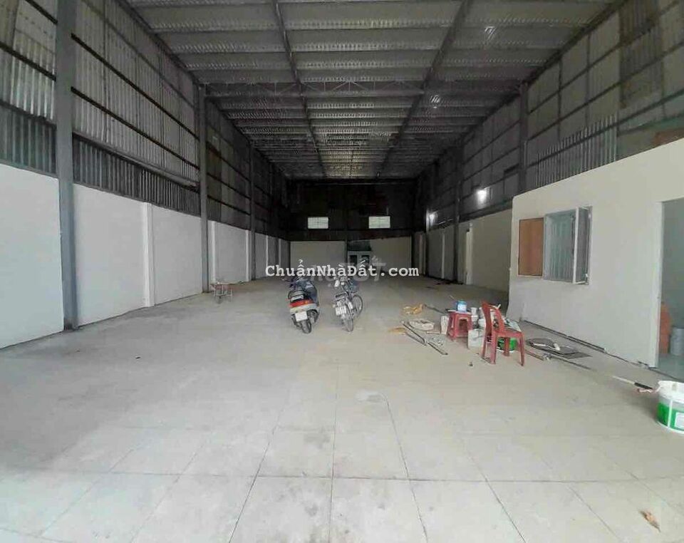 Cho thuê nhà kho mới 12 x 32 đường 8 m xe tải