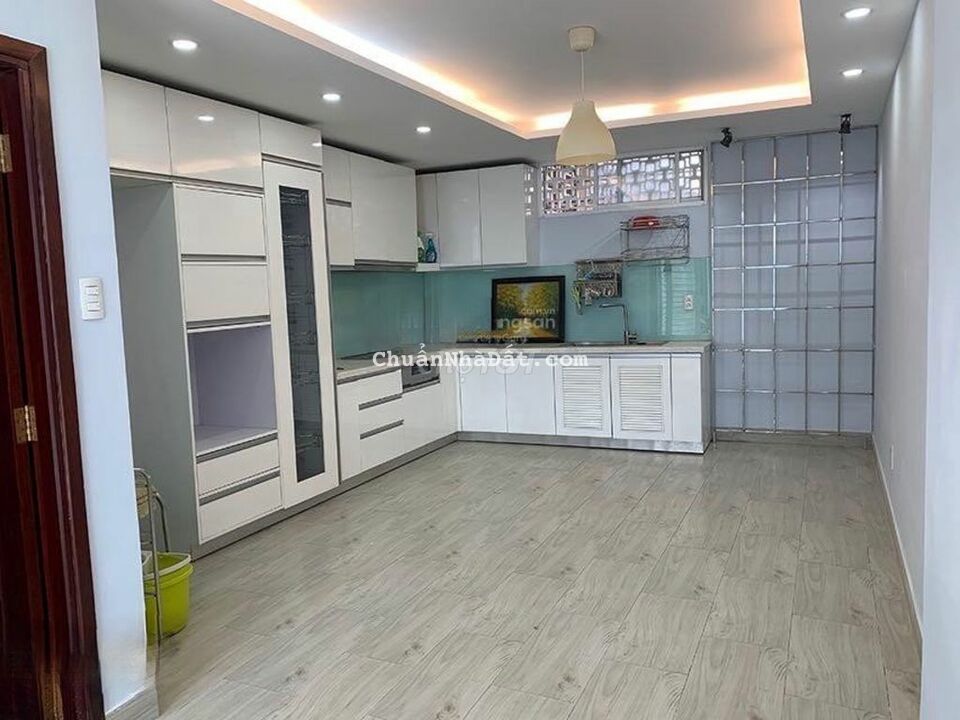 NHÀ MỚI, FULL NỘI THẤT ĐƯỜNG BÙI QUANG LÀ, CÓ CHỖ ĐỂ XE HƠI, 4PN